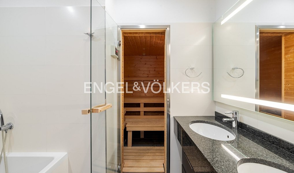 Pronájem bytu 6+kk 204 m², Praha – náhled fotky 18