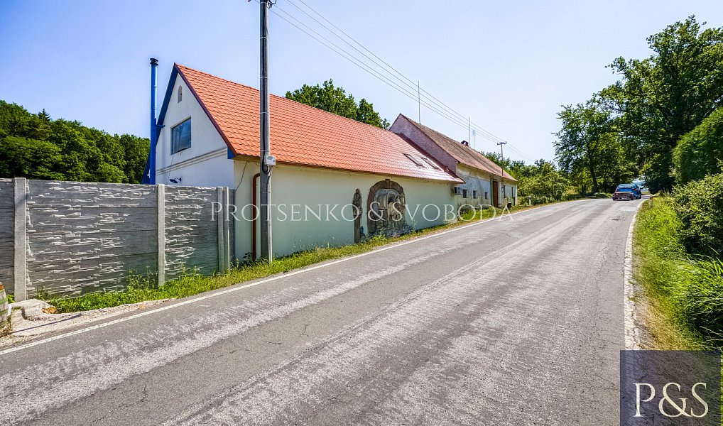 Prodej ubytovacího objektu 300 m², Lhenice – náhled fotky 23