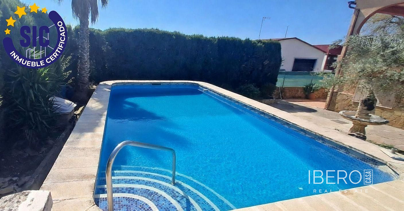 Prodej domu 270 m² s pozemkem 298 m²