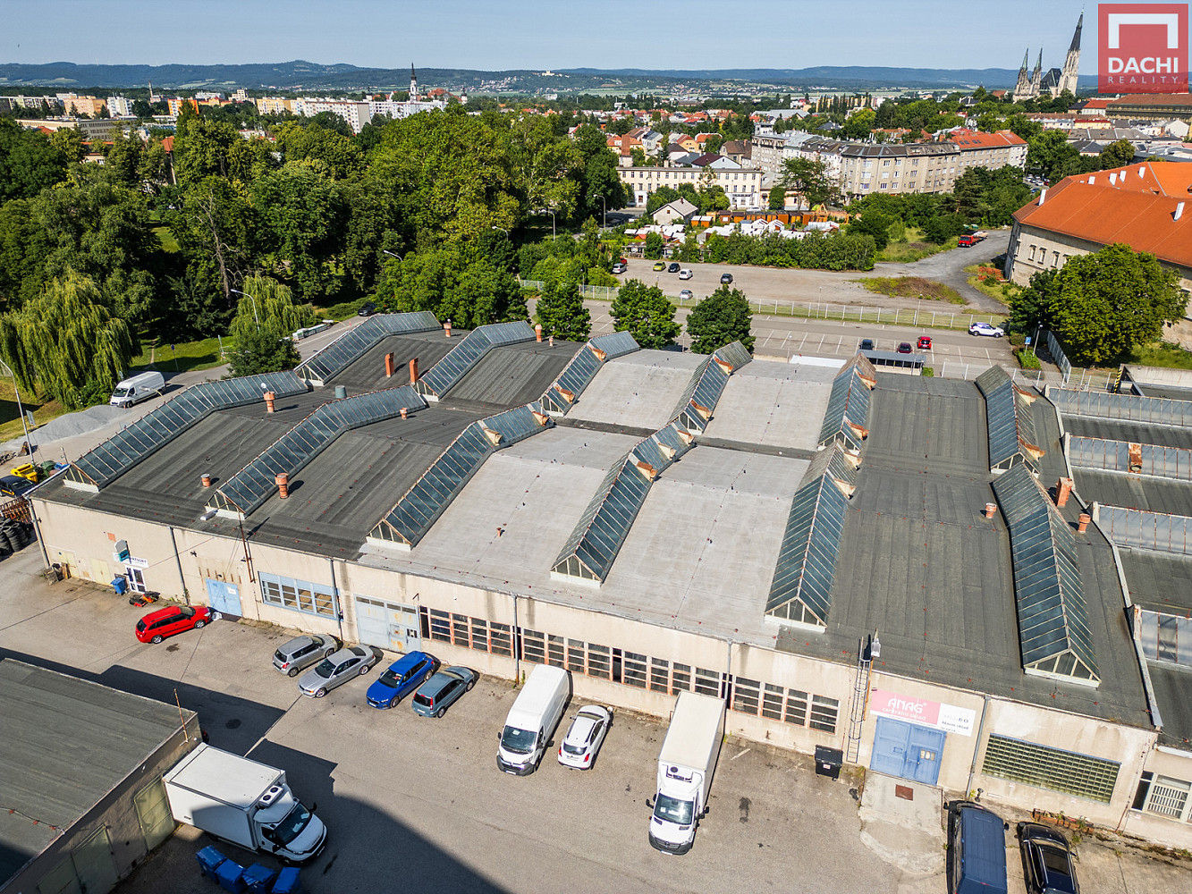 Pronájem skladovací haly v centru Olomouce, ul. U Stadionu o celkové velikosti 1.860 m² – pohled 2