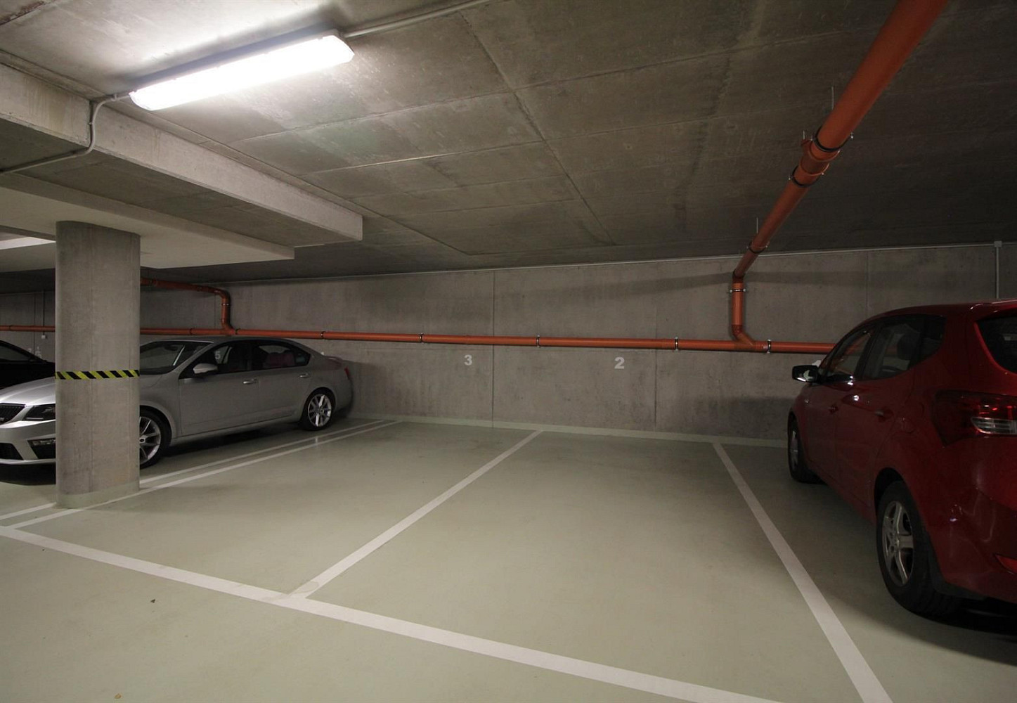 Pronájem garážového stání 13 m2