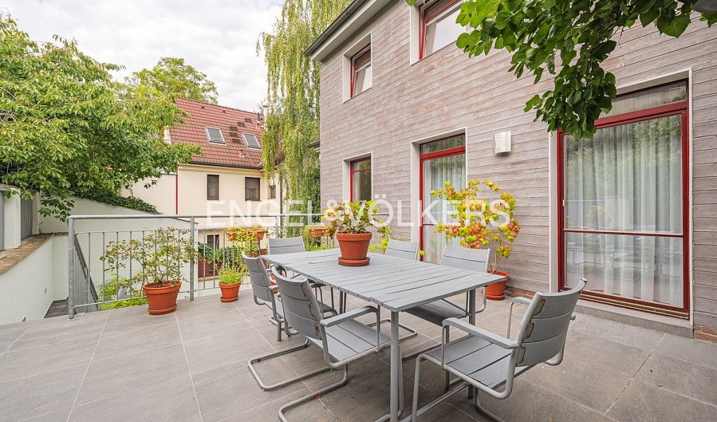 Pronájem domu 351 m² s pozemkem 223 m², Praha – náhled fotky 25