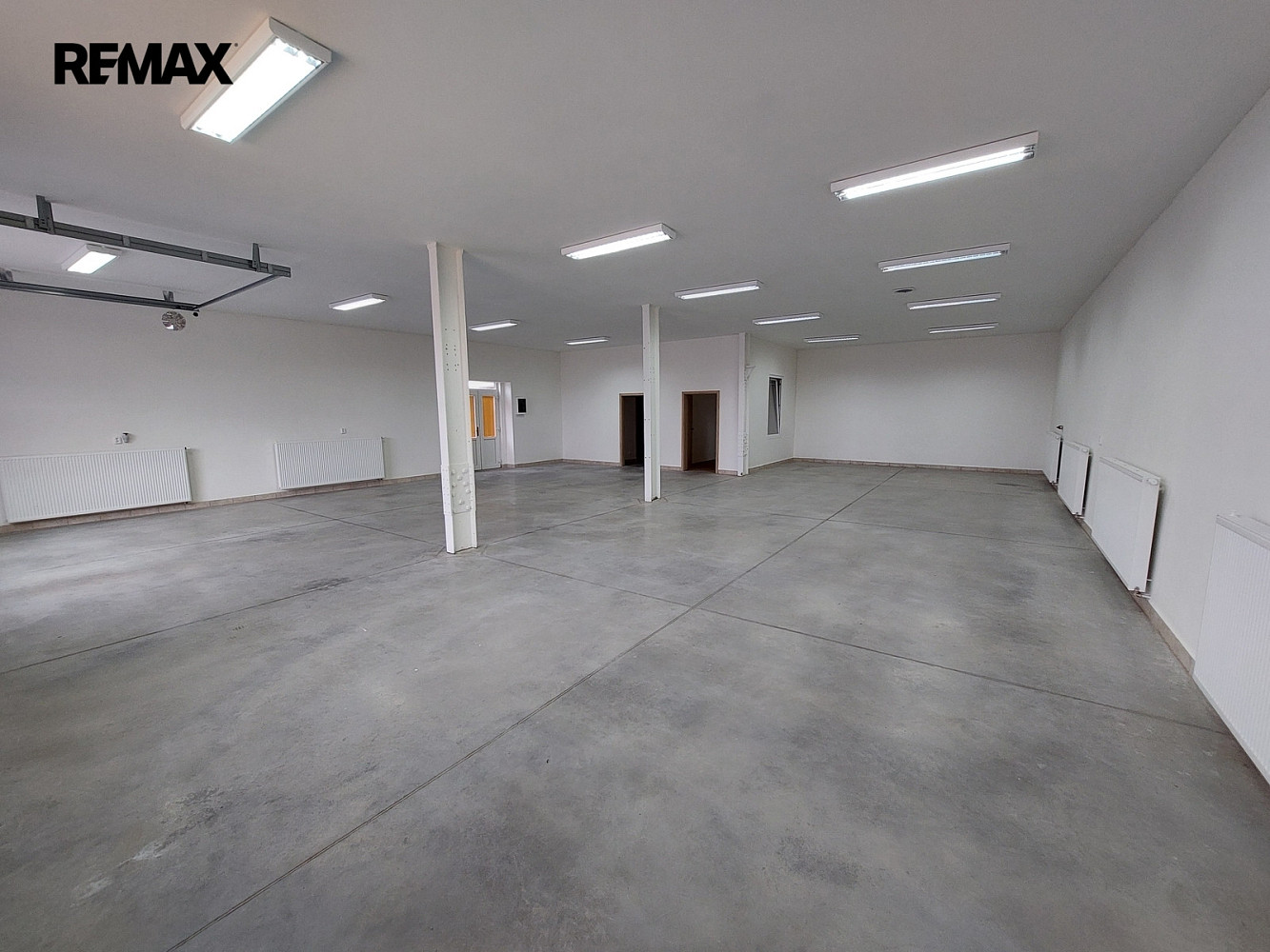 Pronájem obchodních prostor 200 m² — photo 3