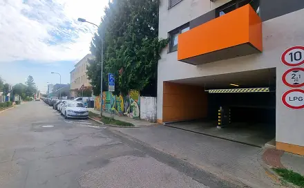 Pronájem garážového stání, Park rezidence na Mojmírově náměstí v Králově Poli, vjezd z ulice Košinov, Mojmírovo náměstí, Brno - Královo Pole