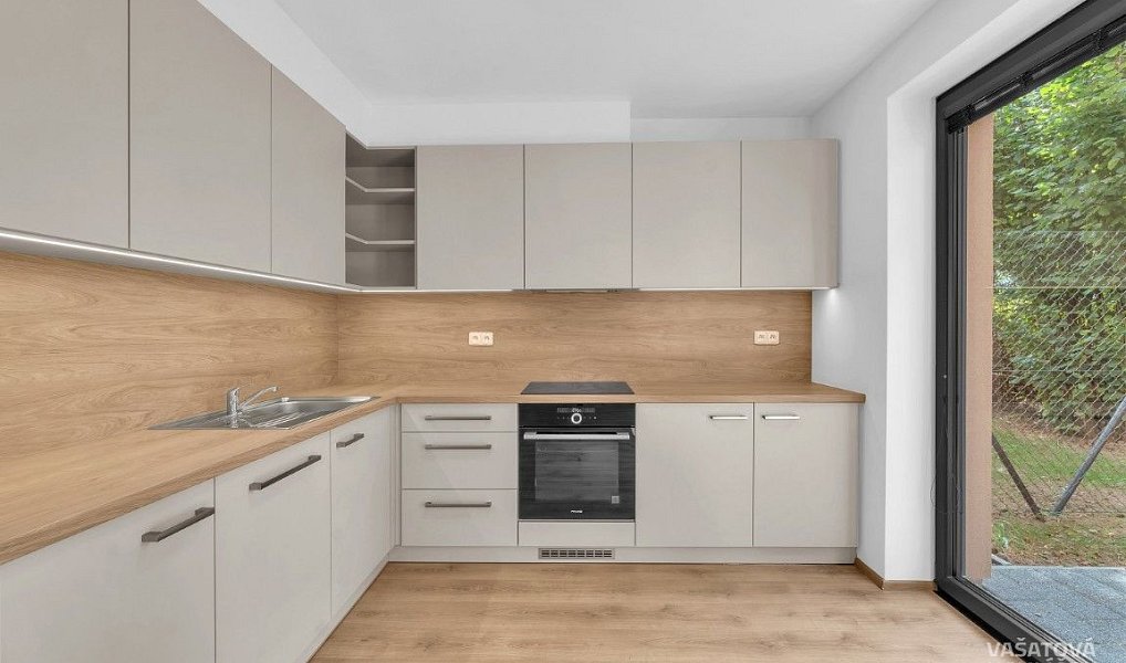 Pronájem bytu 3+1 188 m², Hradec Králové – fotka 1 z 32
