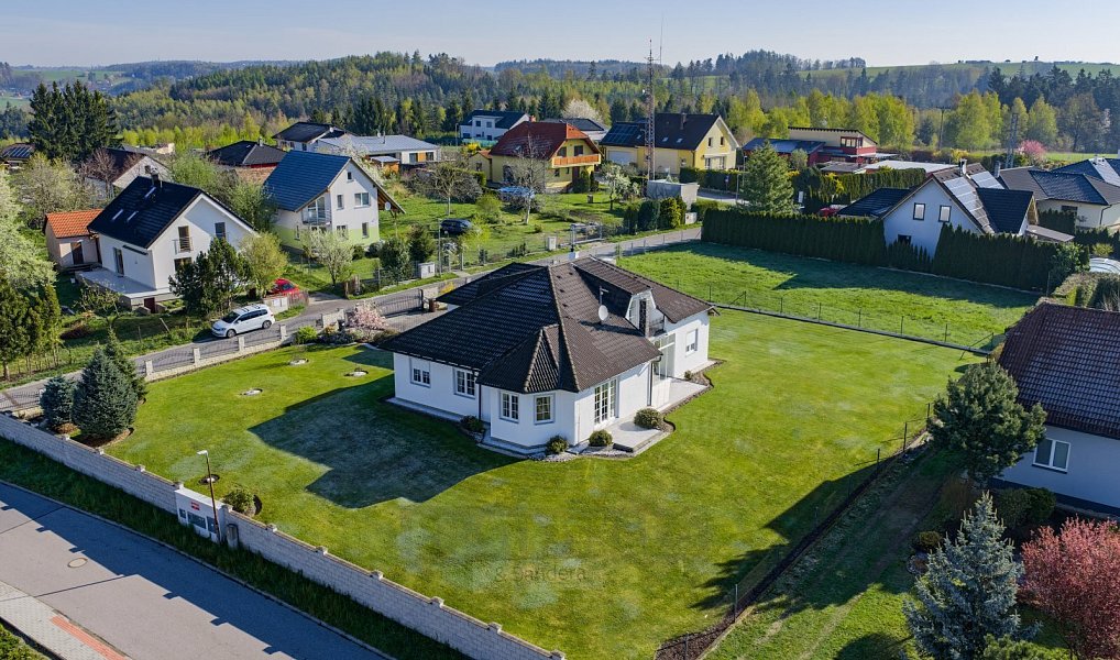 Prodej domu 397 m² s pozemkem 1 813 m², Srubec – náhled fotky 2