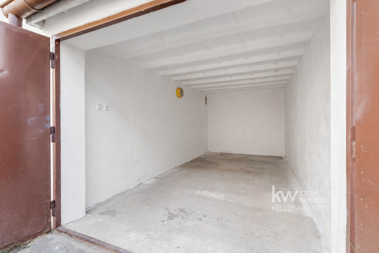 Prodej garáže 15 m2 s pozemkem 19 m2