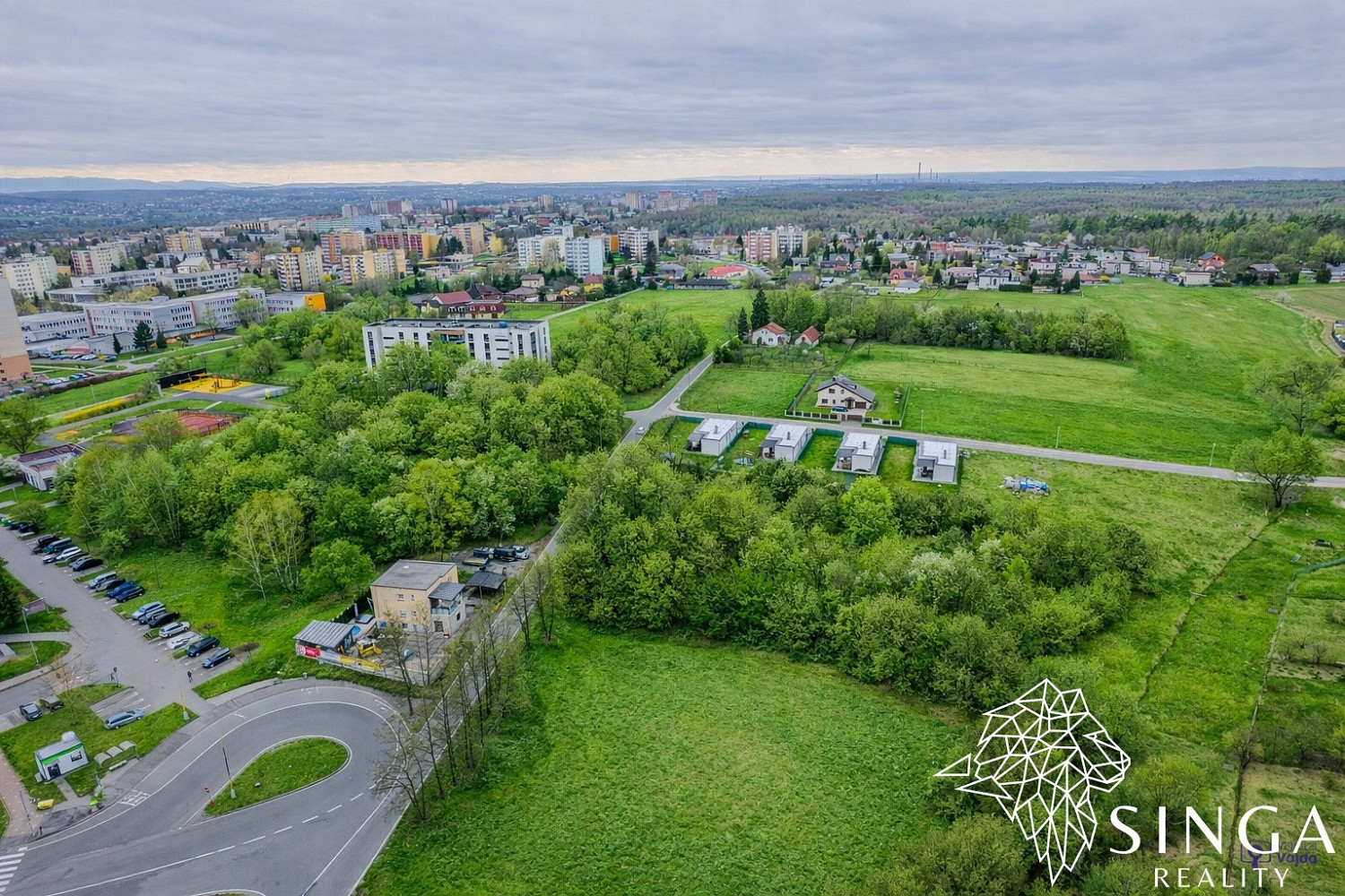 Prodej komerčního pozemku 2 850 m²