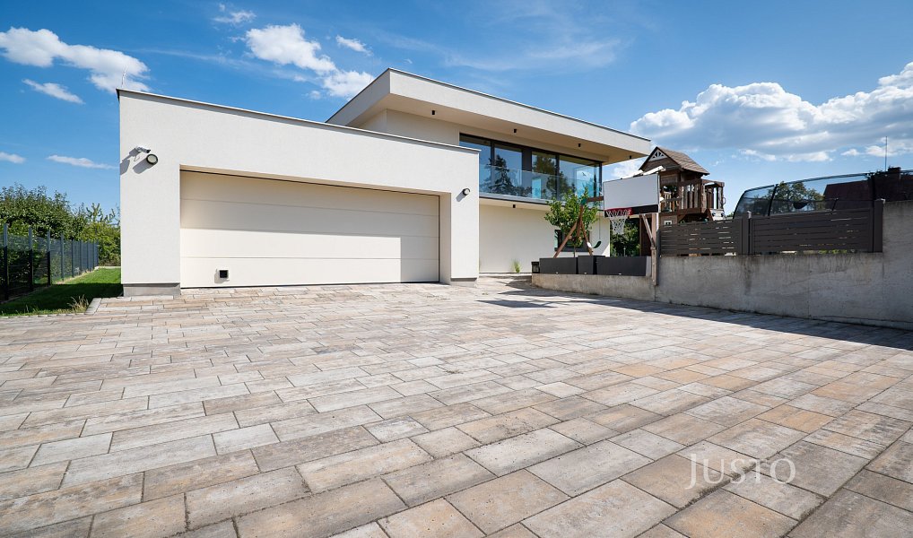 Prodej domu 349 m² s pozemkem 1 385 m², Ohrobec – náhled fotky 28