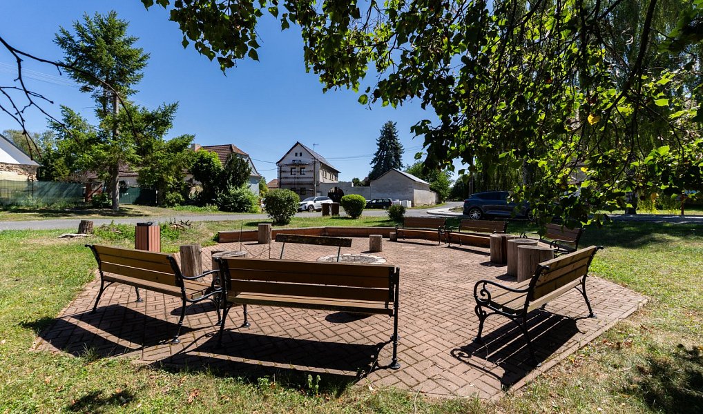 Prodej domu 140 m² s pozemkem 1 911 m², Měrunice – náhled fotky 35