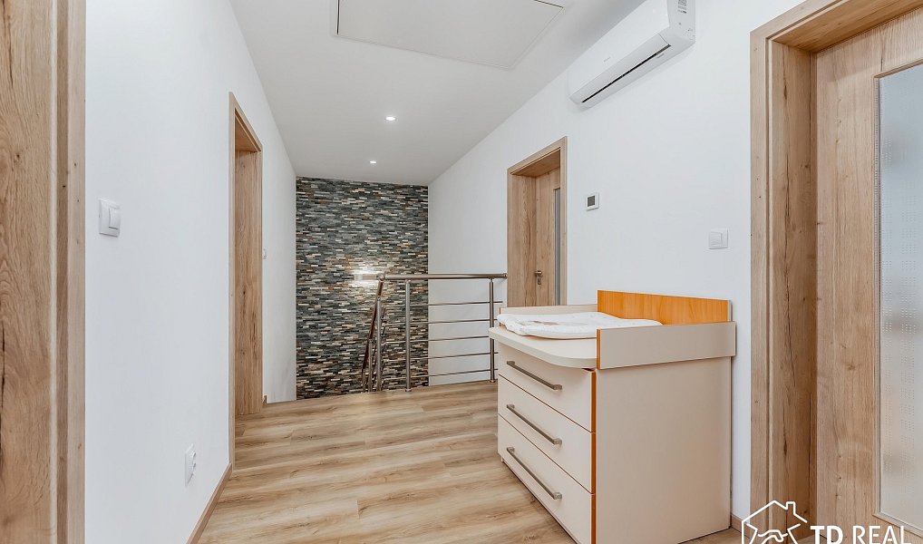 Prodej domu 207 m² s pozemkem 1 077 m², Syrovice – náhled fotky 27