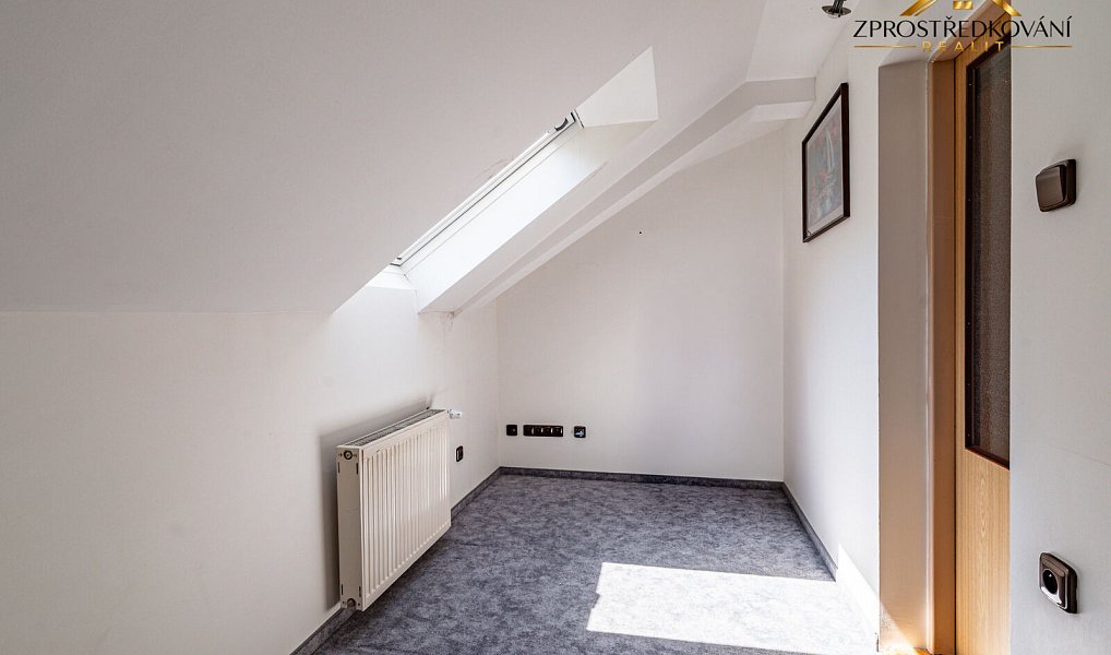 Prodej domu 259 m² s pozemkem 605 m², Kraslice – náhled fotky 24