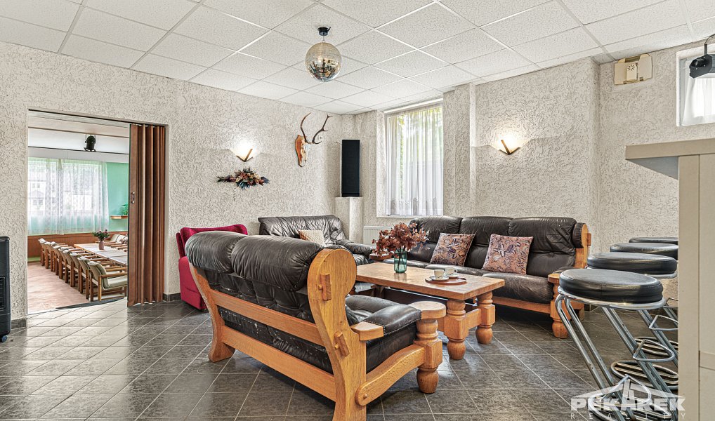 Prodej ubytovacího objektu 1 400 m², Samopše – náhled fotky 6