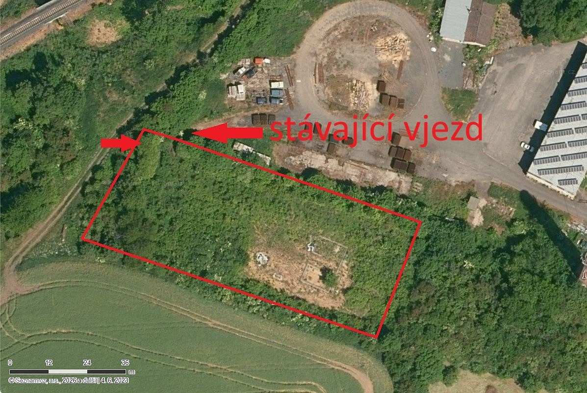 Pronájem komerčního pozemku 2 130 m²