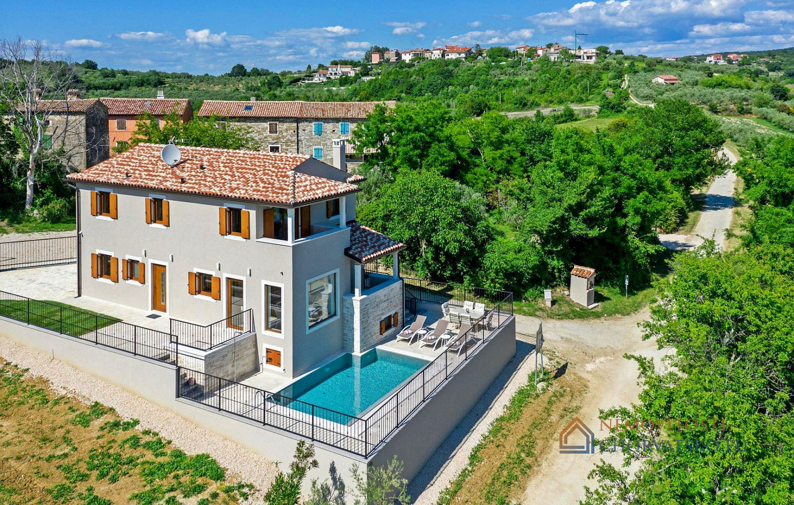 Prodej domu 158 m² s pozemkem 236 m² – pohled 4