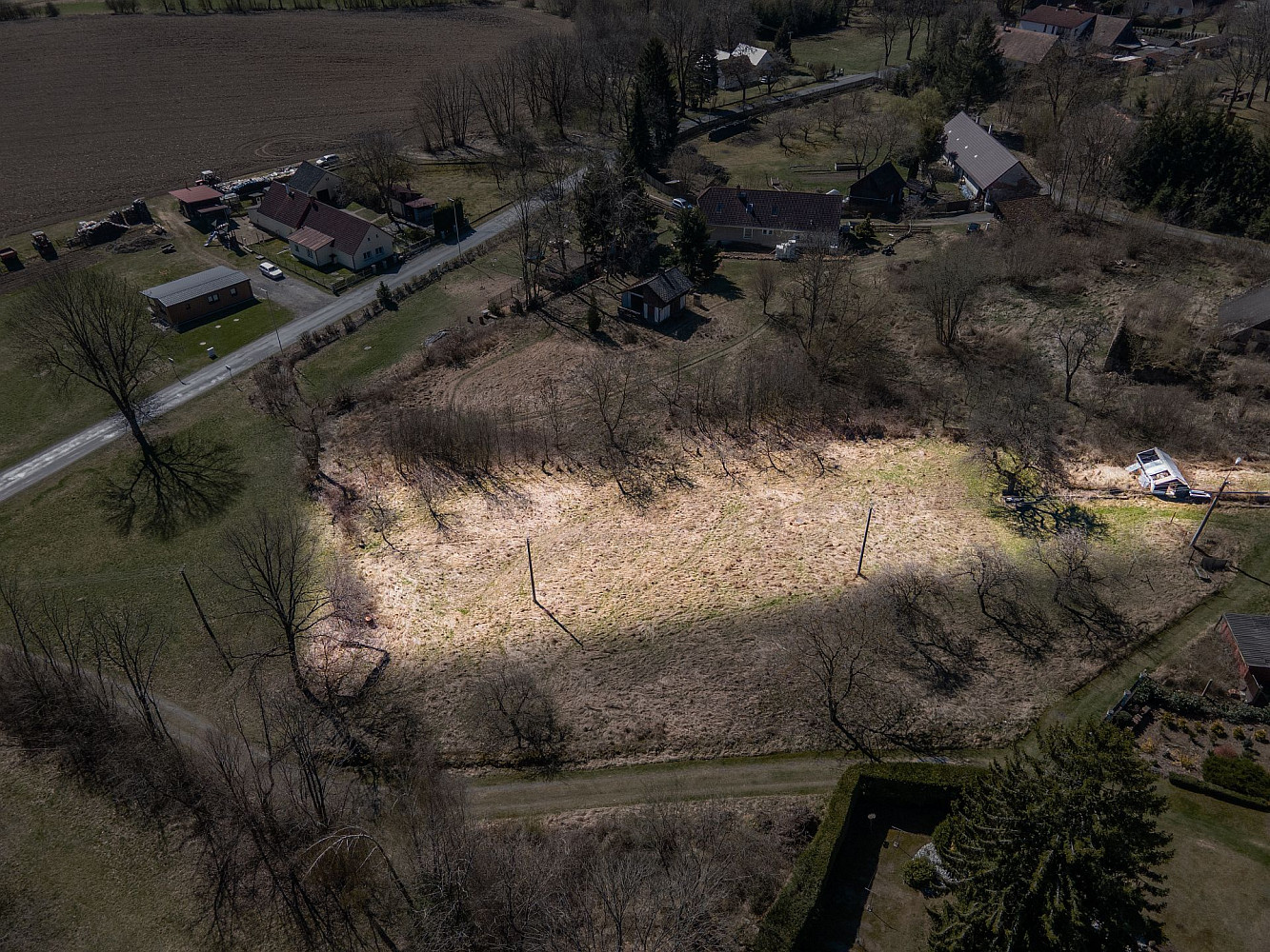 Prodej stavebního pozemku 2 069 m² – fotografie 2