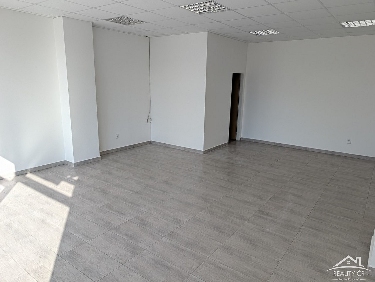 Pronájem obchodních prostor 47 m² – fotografie 3