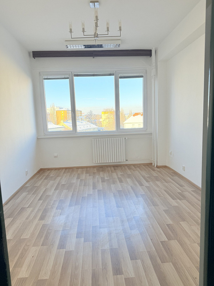 Pronájem kanceláře 17 m² - Widok 2