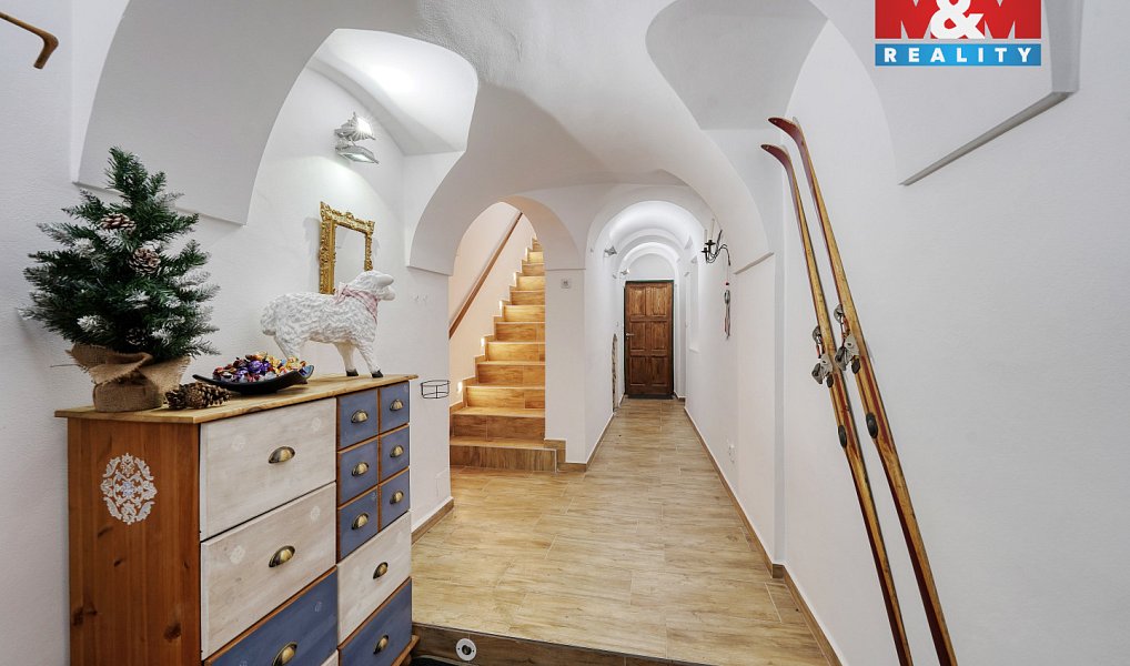 Prodej ubytovacího objektu 359 m², Strážov – náhled fotky 17