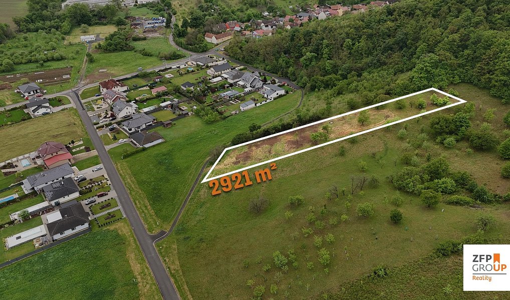 Prodej stavebního pozemku 2 921 m², Prakšice – náhled fotky 2