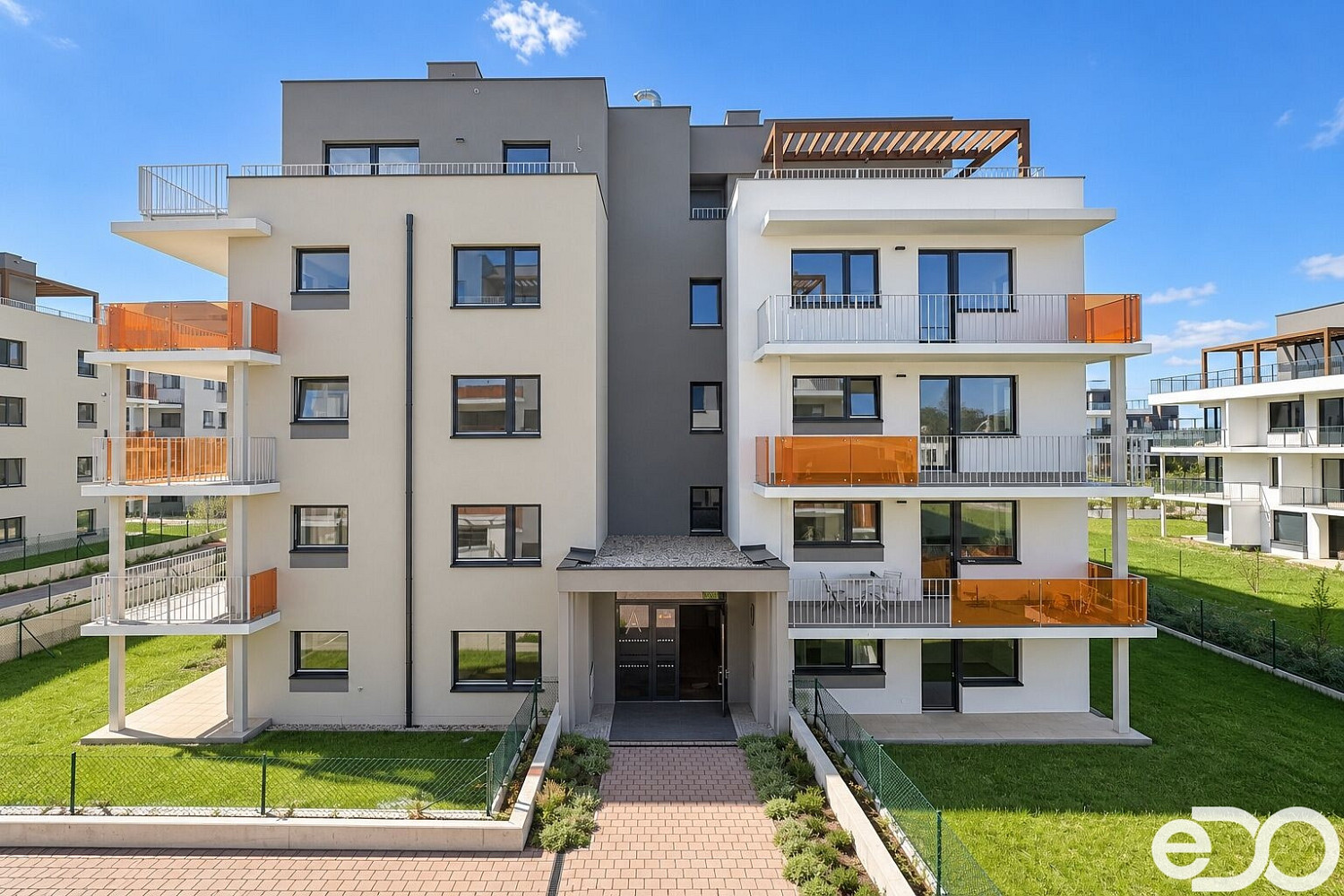 Pronájem bytu 2+kk 61 m² – fotografie 3
