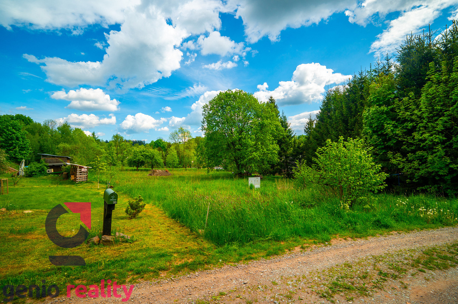 Prodej stavebního pozemku 1 607 m² – fotografie 2