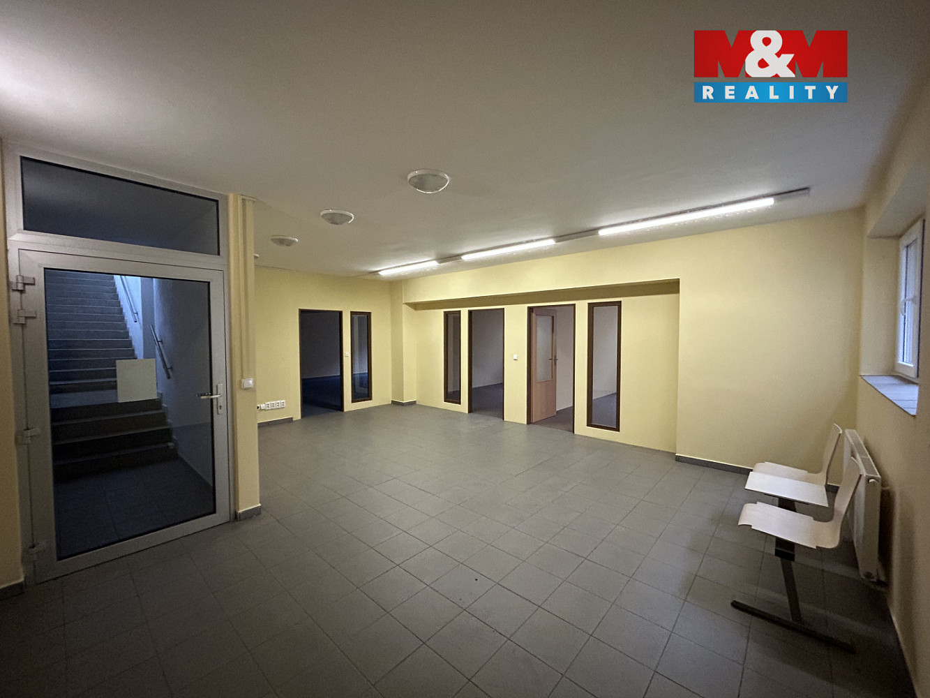 Pronájem kanceláře 200 m² — photo 2