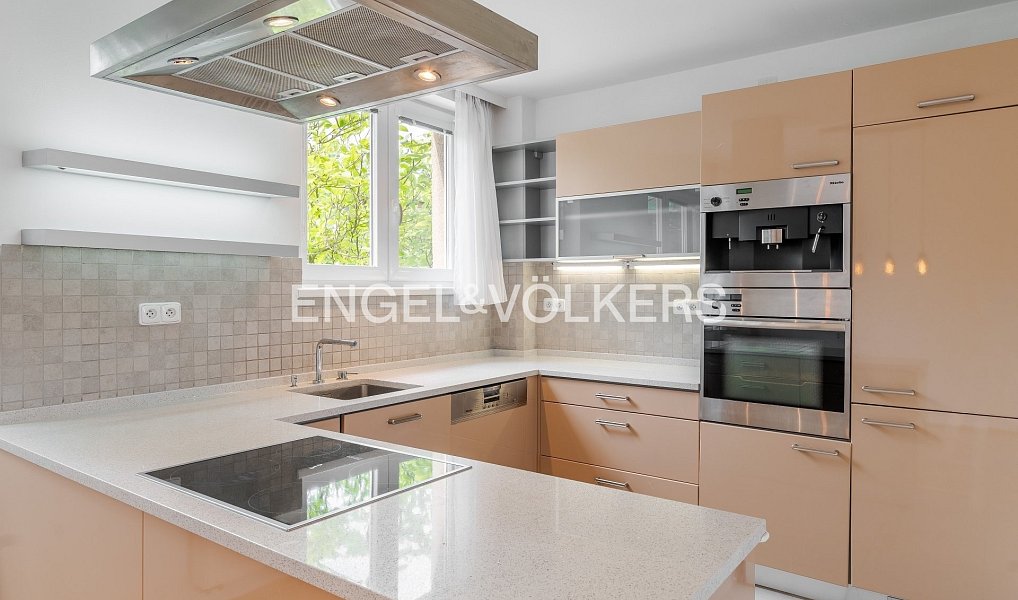 Pronájem domu 172 m² s pozemkem 295 m², Praha – náhled fotky 4