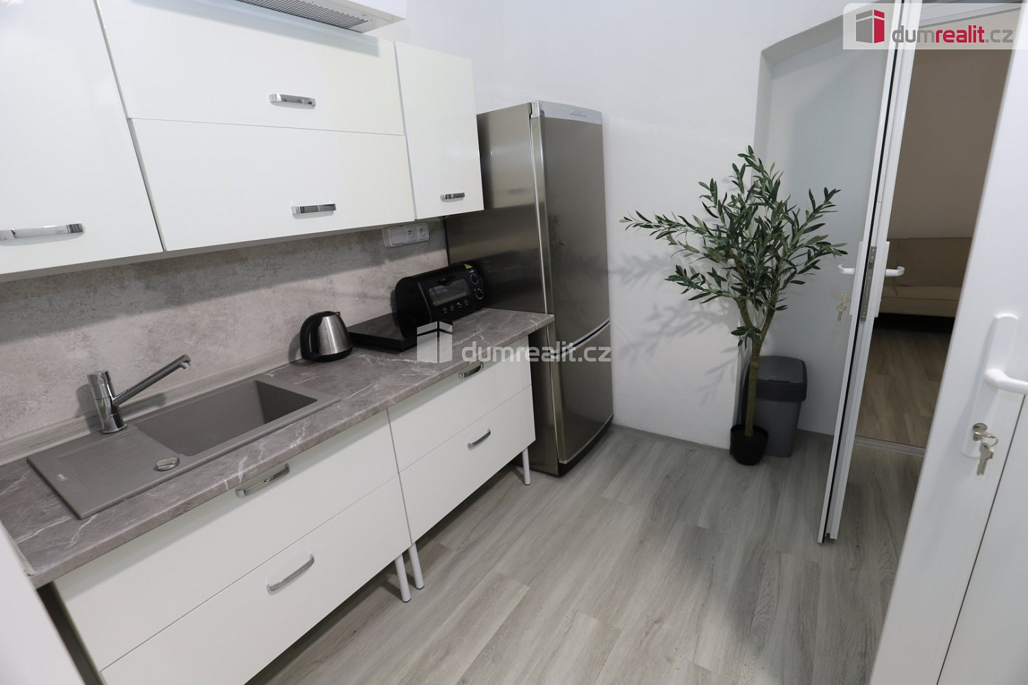 Prodej obchodních prostor 58 m² — photo 2