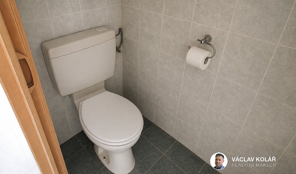 Prodej domu 196 m² s pozemkem 805 m², Stěžery – náhled fotky 36