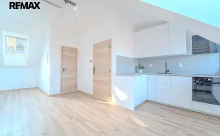 Pronájem bytu 1+kk 27 m², Školská, Kolín - Kolín IV