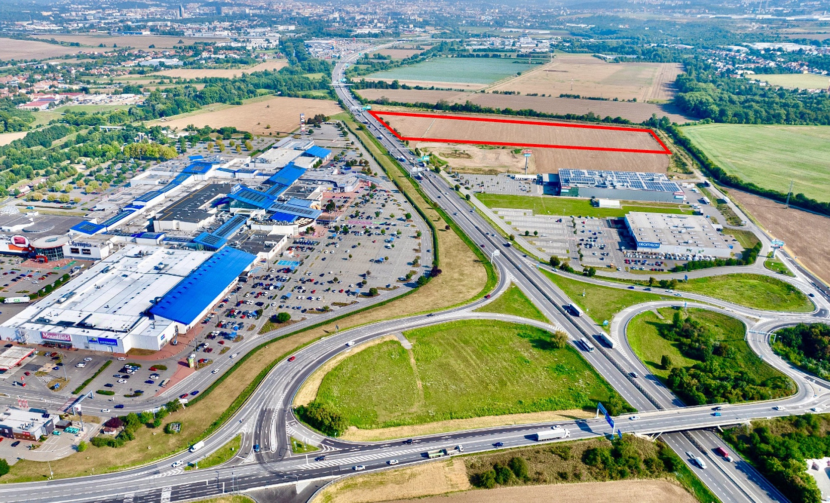 Prodej komerčního pozemku 15 000 m² — photo 2