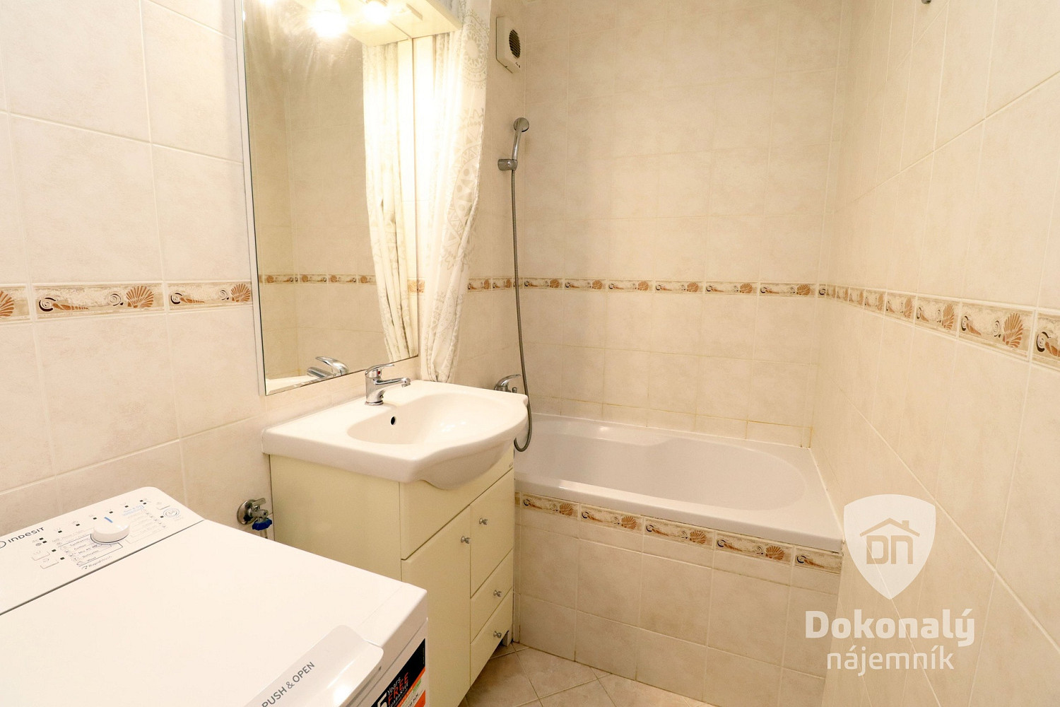 Pronájem bytu 2+kk 43 m² – fotografie 3