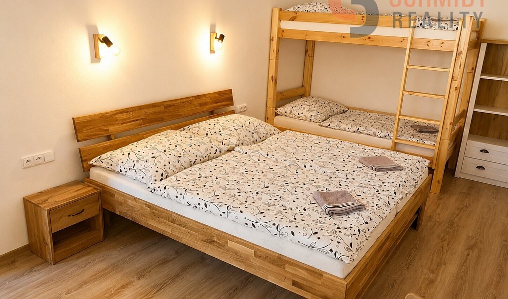 Prodej ubytovacího objektu 323 m², Bavory – náhled fotky 28