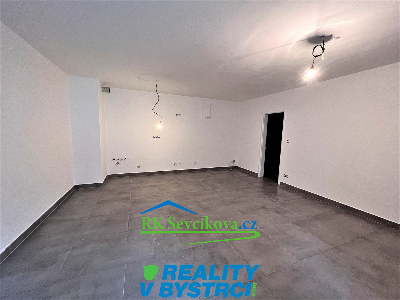 Pronájem obchodních prostor 32 m²