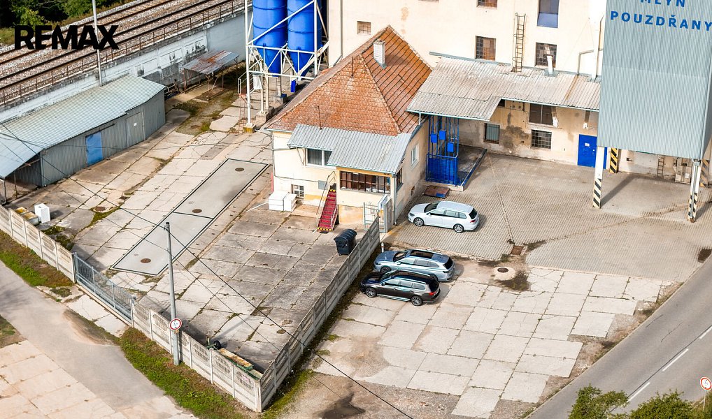 Prodej výrobních prostor 4 050 m², Pouzdřany – náhled fotky 6