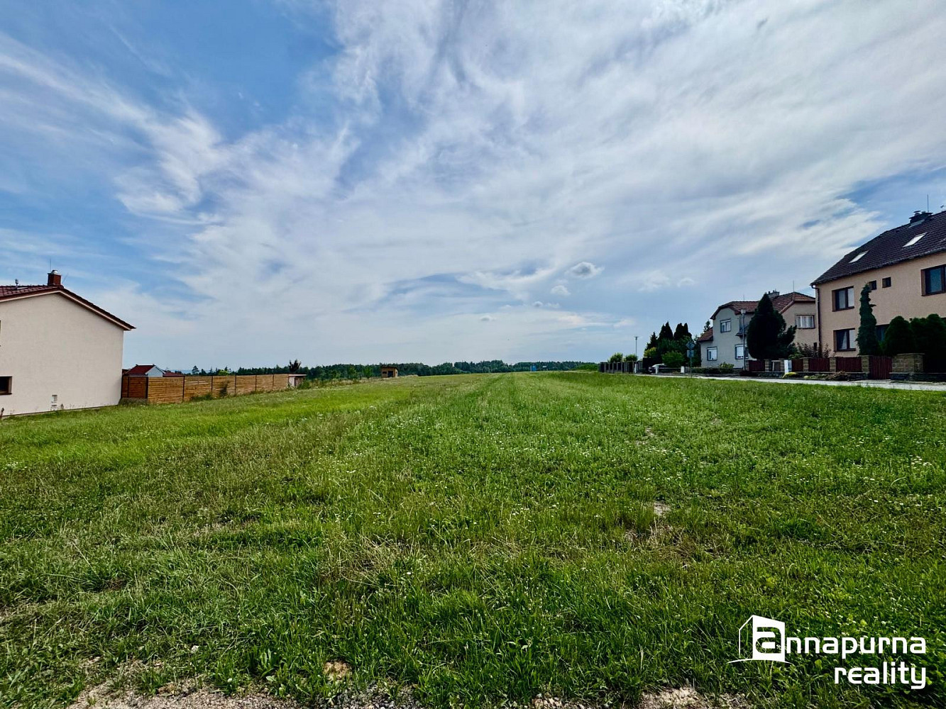 Prodej stavebního pozemku 996 m² – pohled 3