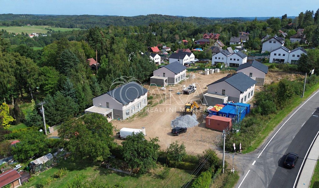 Prodej domu 156 m² s pozemkem 676 m², Kamenice – fotka 1 z 28