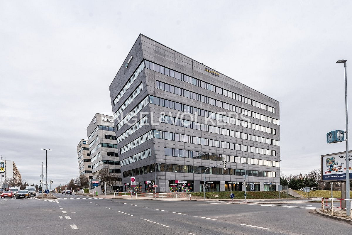 Pronájem kanceláře 1 154 m²