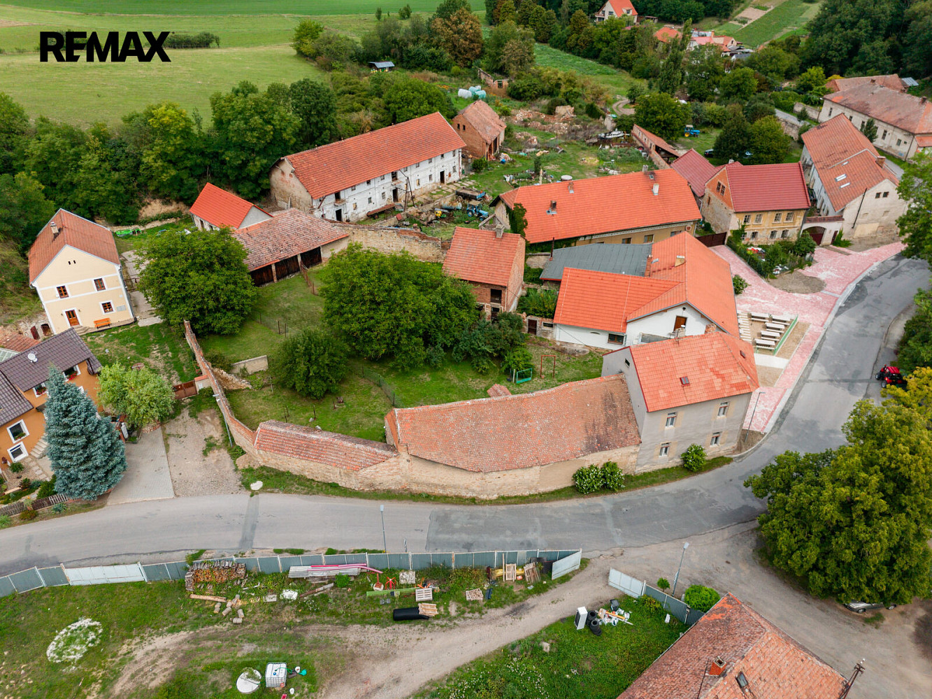 Prodej domu 300 m² s pozemkem 1 898 m²