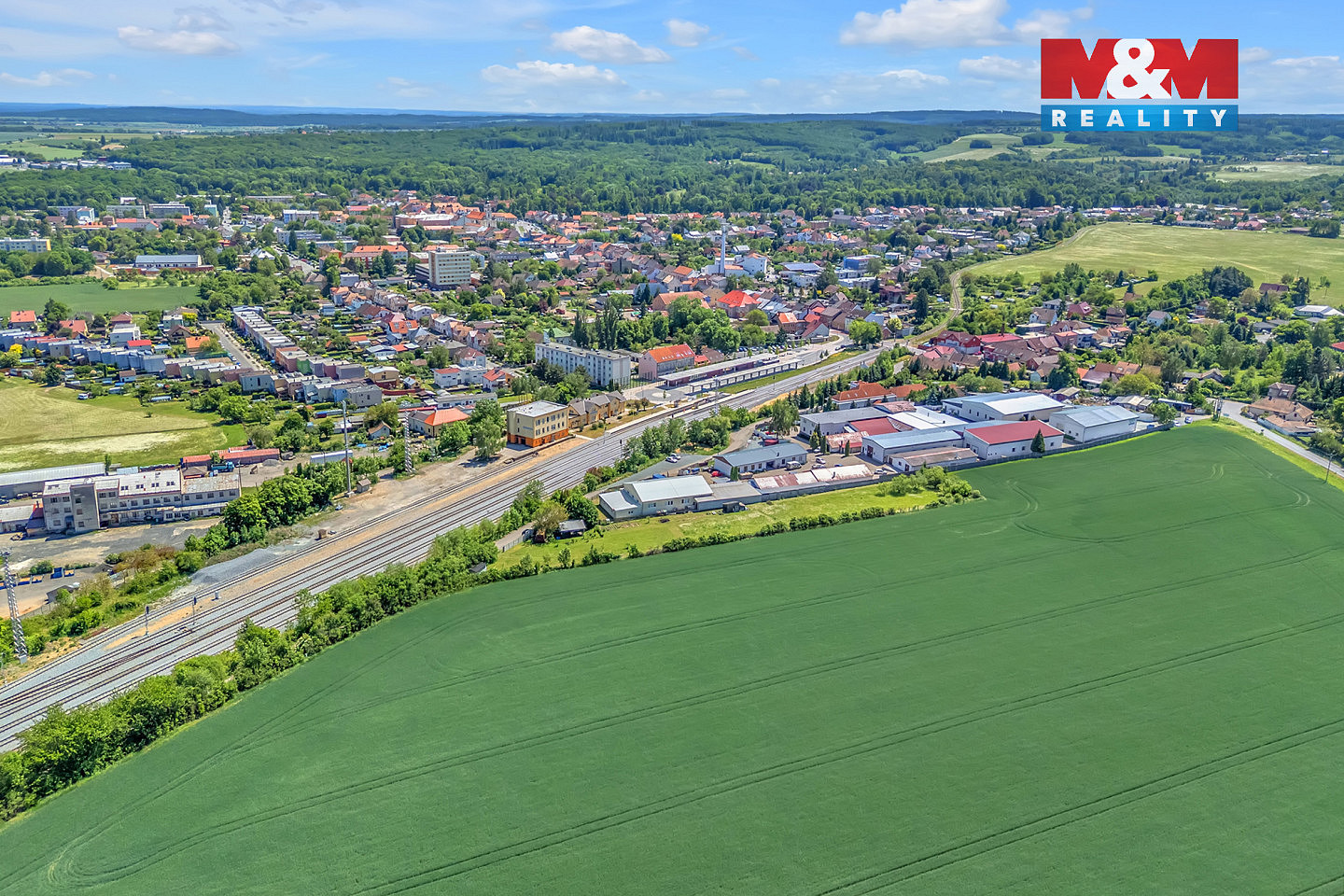 Prodej komerčního pozemku 2 012 m² – pohled 2