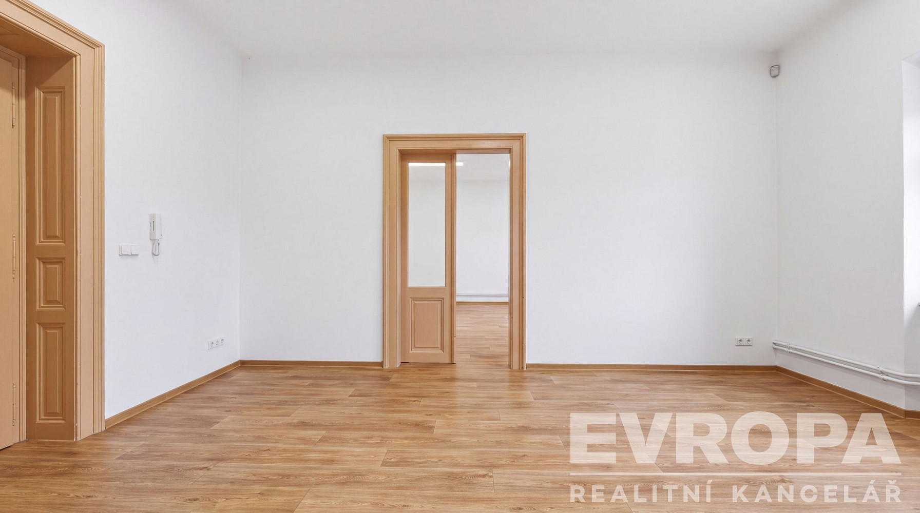 Pronájem kanceláře 150 m² – fotografie 2