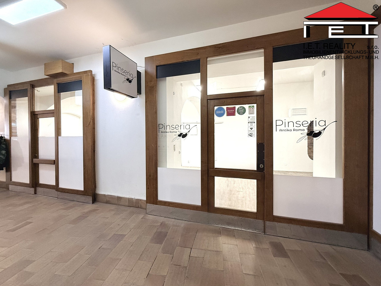 Pronájem obchodních prostor 127 m² – fotografie 2