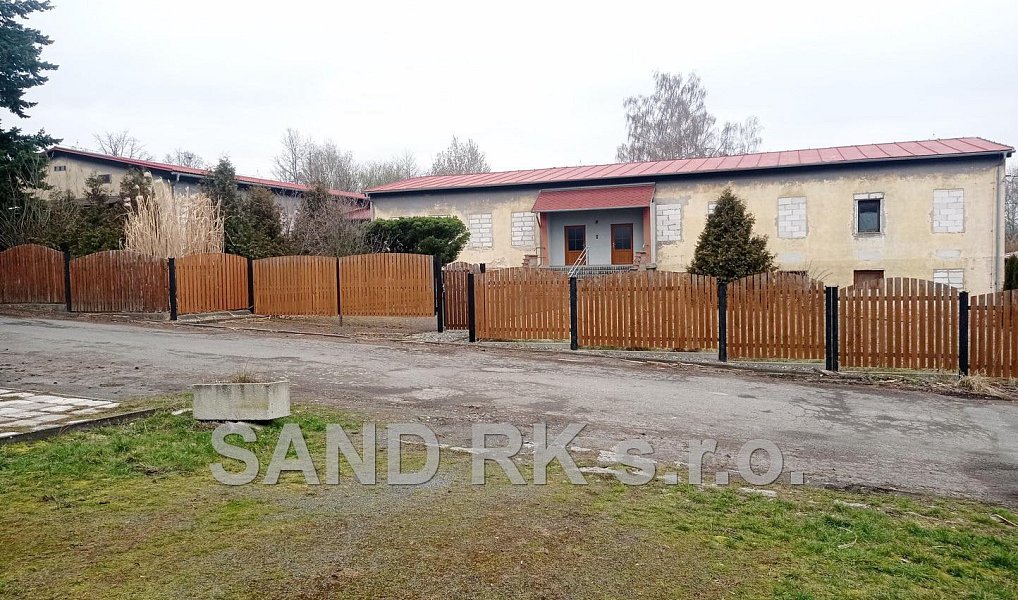 Velká zpevněná plocha (k chráněnému parkování), Horšovský Týn – náhled fotky 8