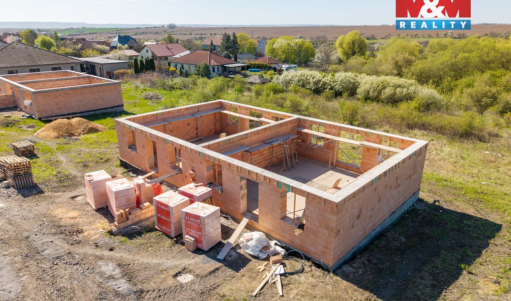 Prodej stavebního pozemku 836 m², Hrušovany – náhled fotky 2