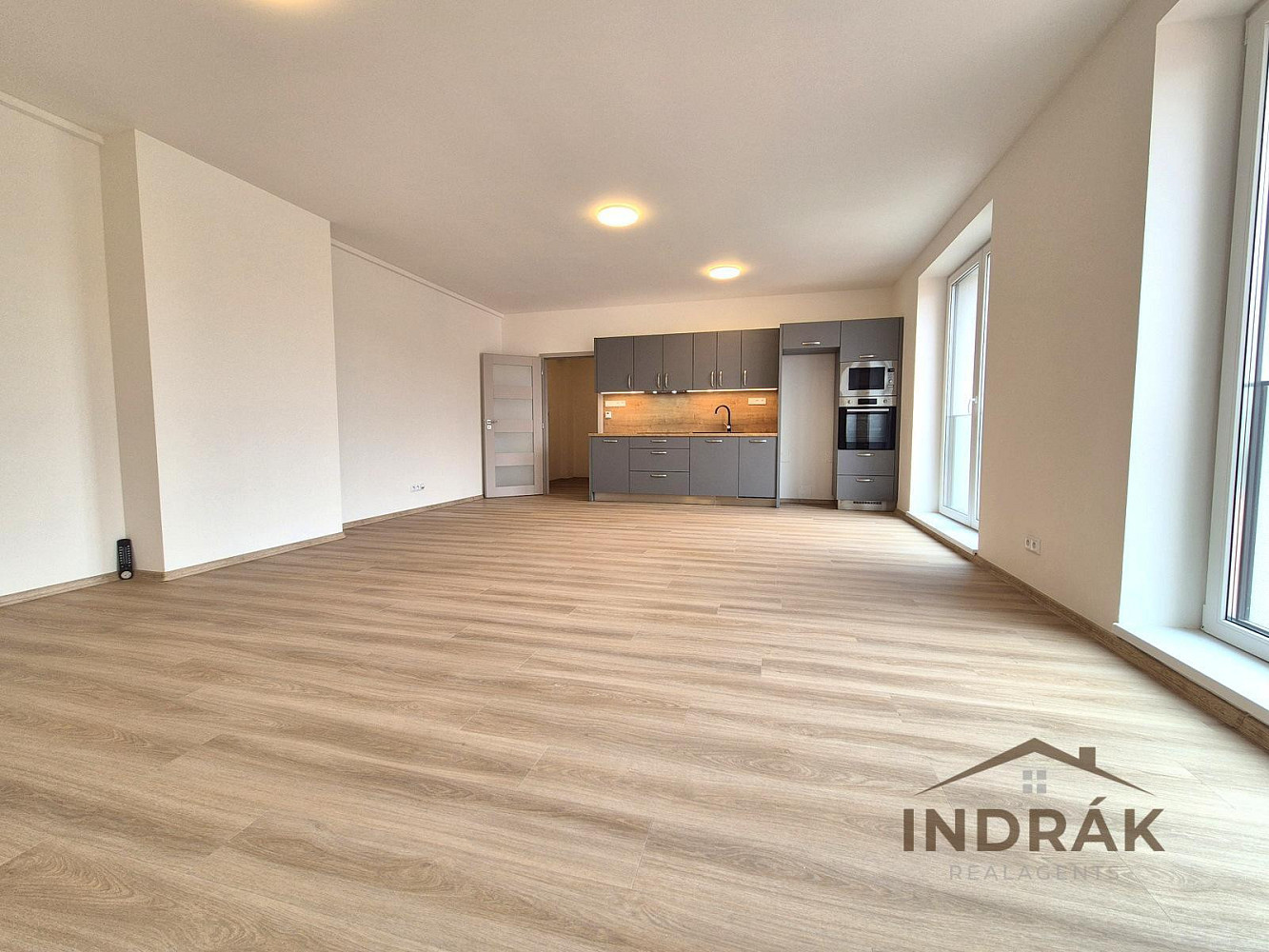 Pronájem bytu 2+kk 69 m² — photo 2