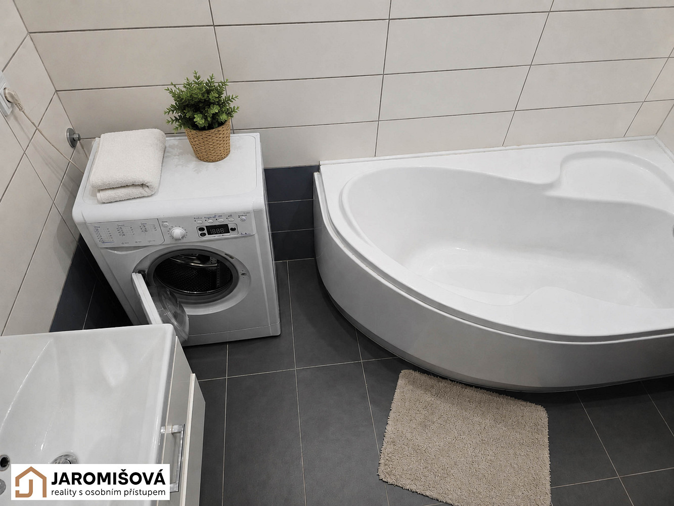 Pronájem bytu 2+kk 60 m² — photo 2