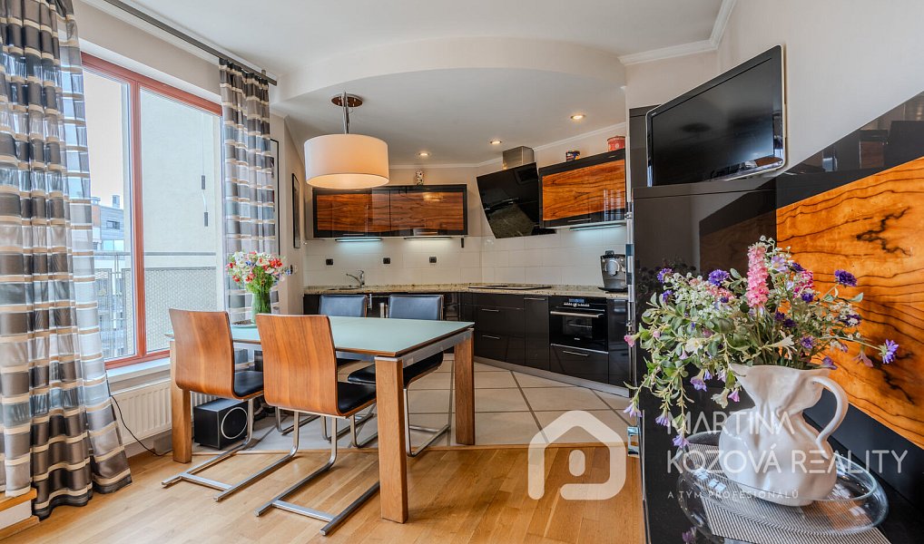 Prodej bytu 4+1 139 m², Praha – náhled fotky 3