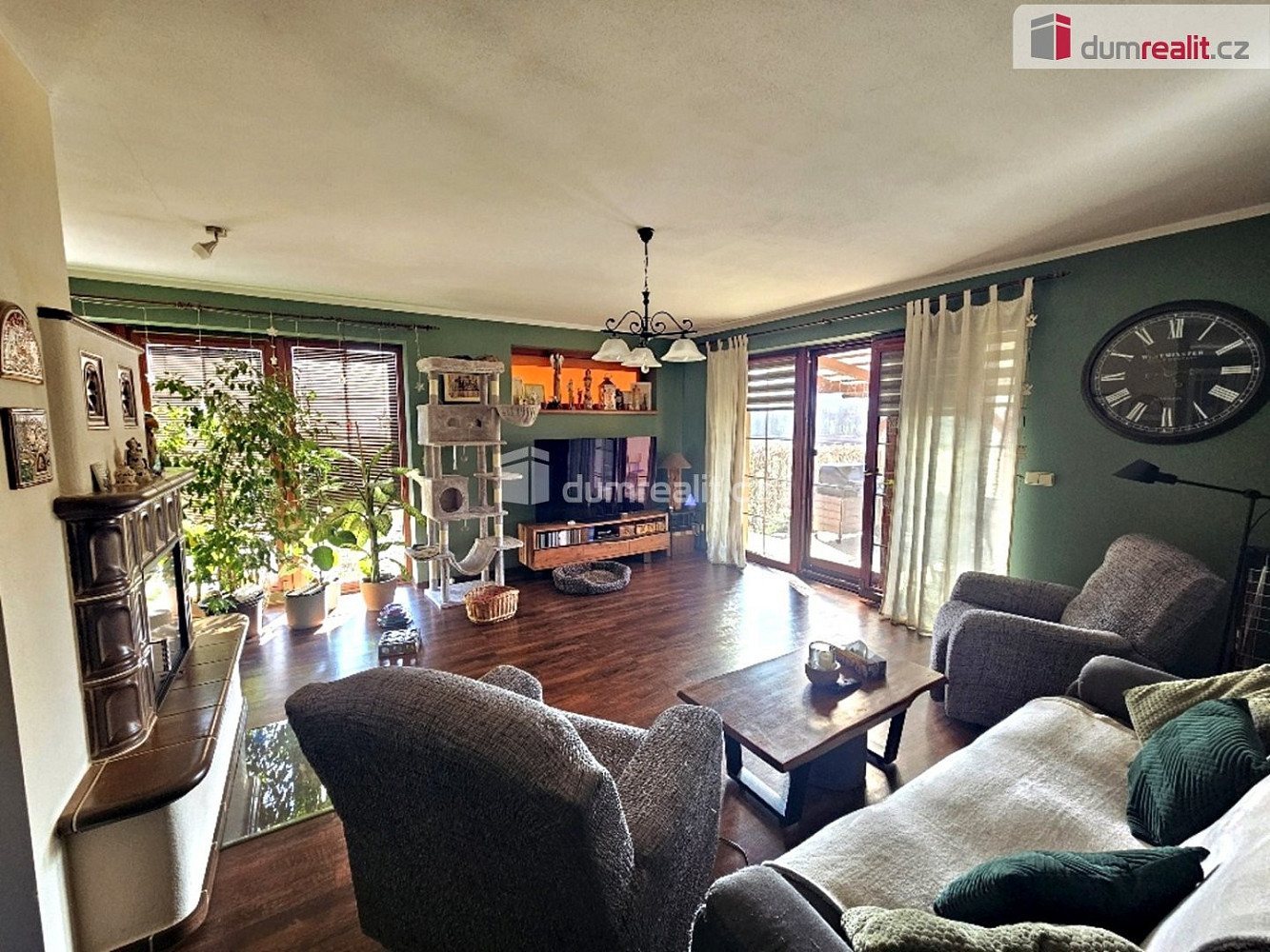 Prodej domu 267 m² s pozemkem 1 050 m² — photo 2
