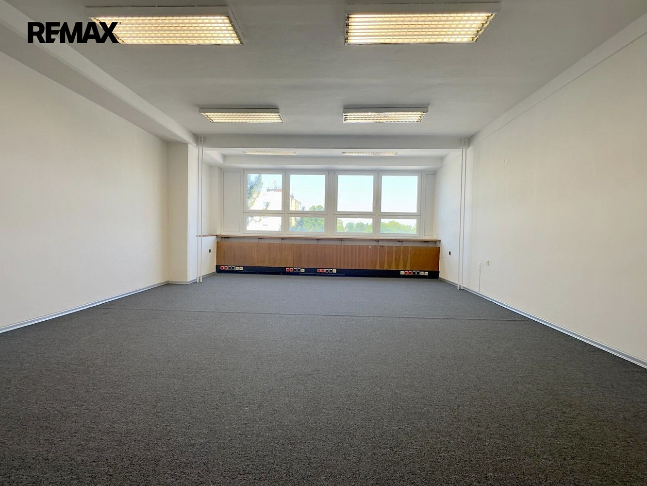 Pronájem kanceláře 44 m² – fotografie 2